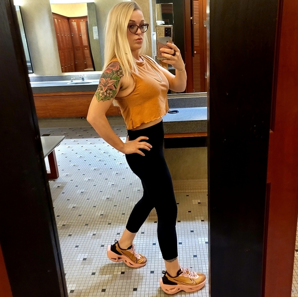 Meet Your Posher: Top Rated Seller, Syndee Lee. - Picture 3 of 8